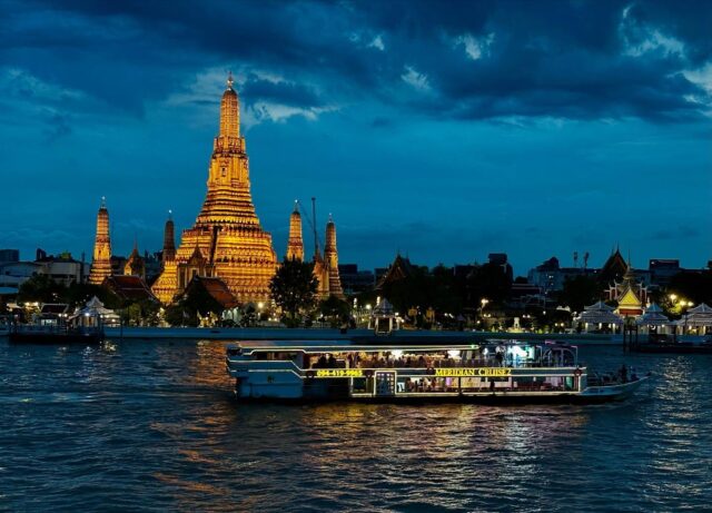 Wat’s happening? The Wat is happening. #bangkok #wat #river #twilight #thailand